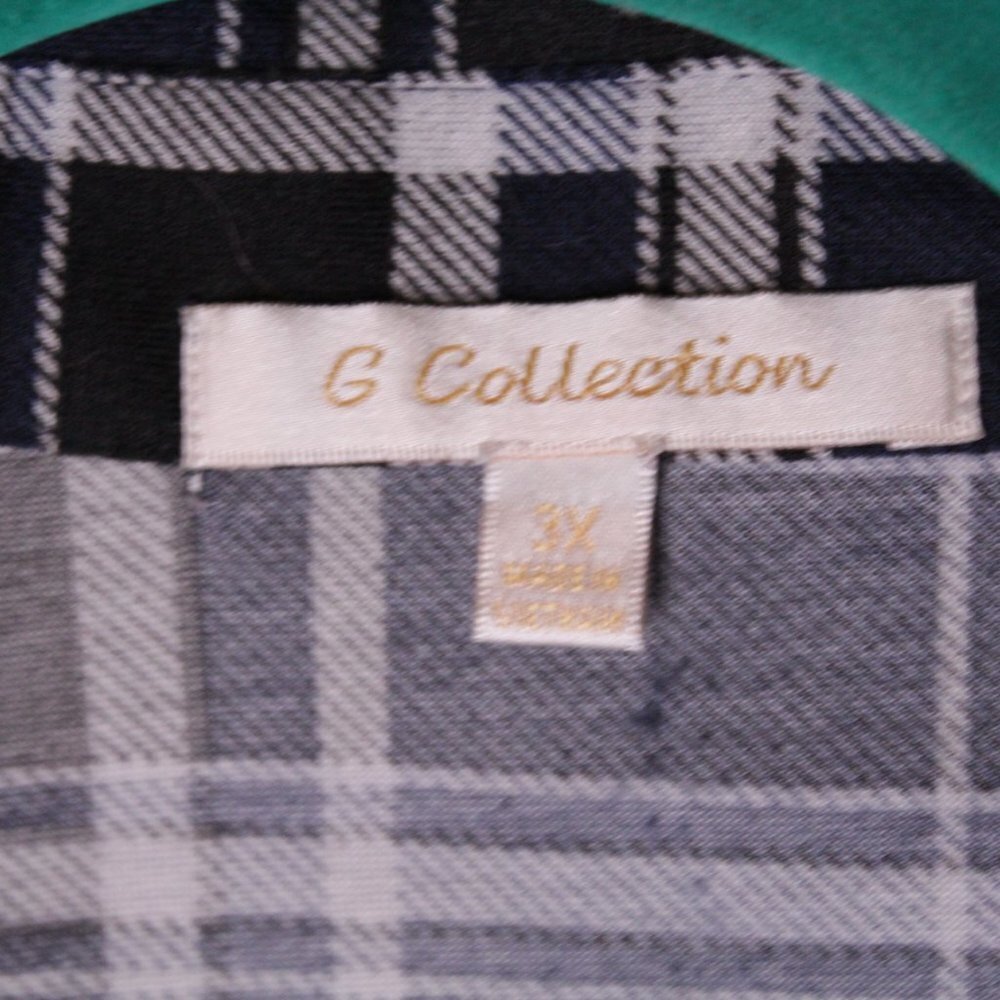 G. collection blue plaid 3/4 sleeve button up shirt with poc… - Picture 3 of 6